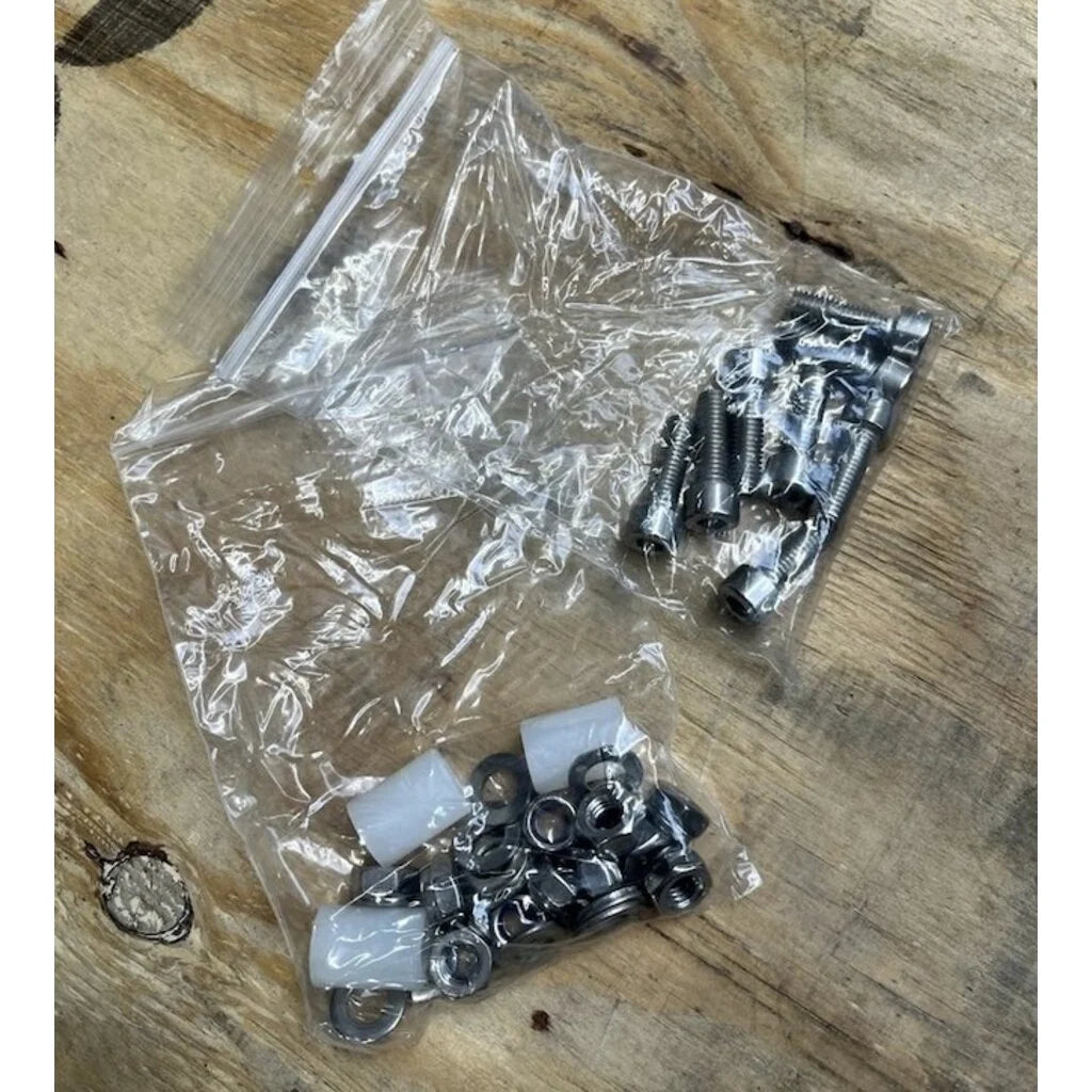 Fäste för heltäckande stänkskydd